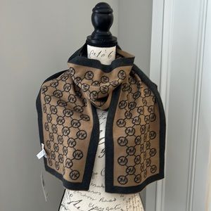 NWT Michael Kors Signature Logo Reversible Scarf!!